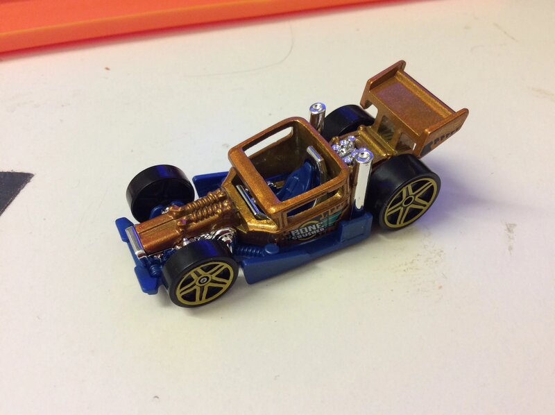 Hot Wheels Bone Speeder 2018 (CC058)