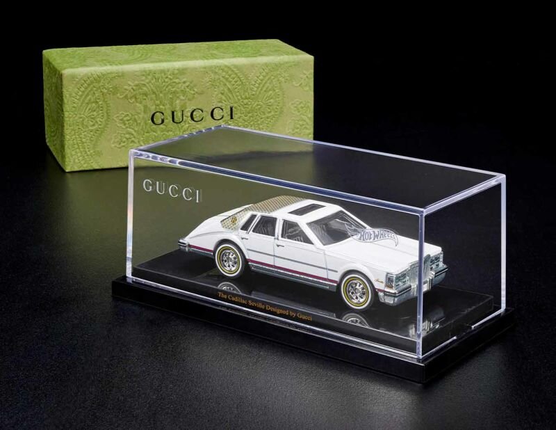 Hot Wheels THE CADILLAC SEVILLE DESIGNED BY GUCCI 2021 (HHB82)