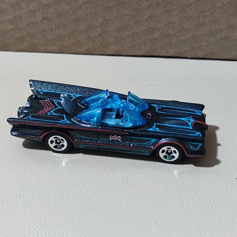 Hot Wheels Tv Series Batmobile 2023 (HH027)